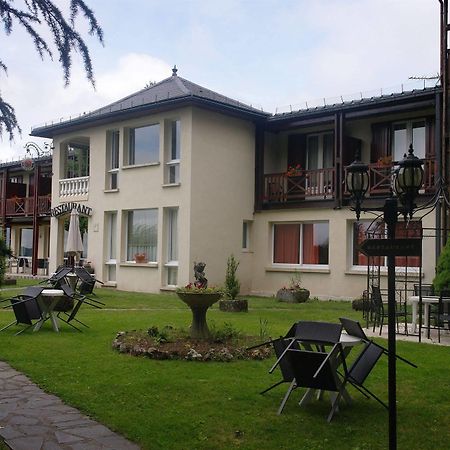 Hostellerie Saint Clement Vic-sur-Cère Exteriér fotografie
