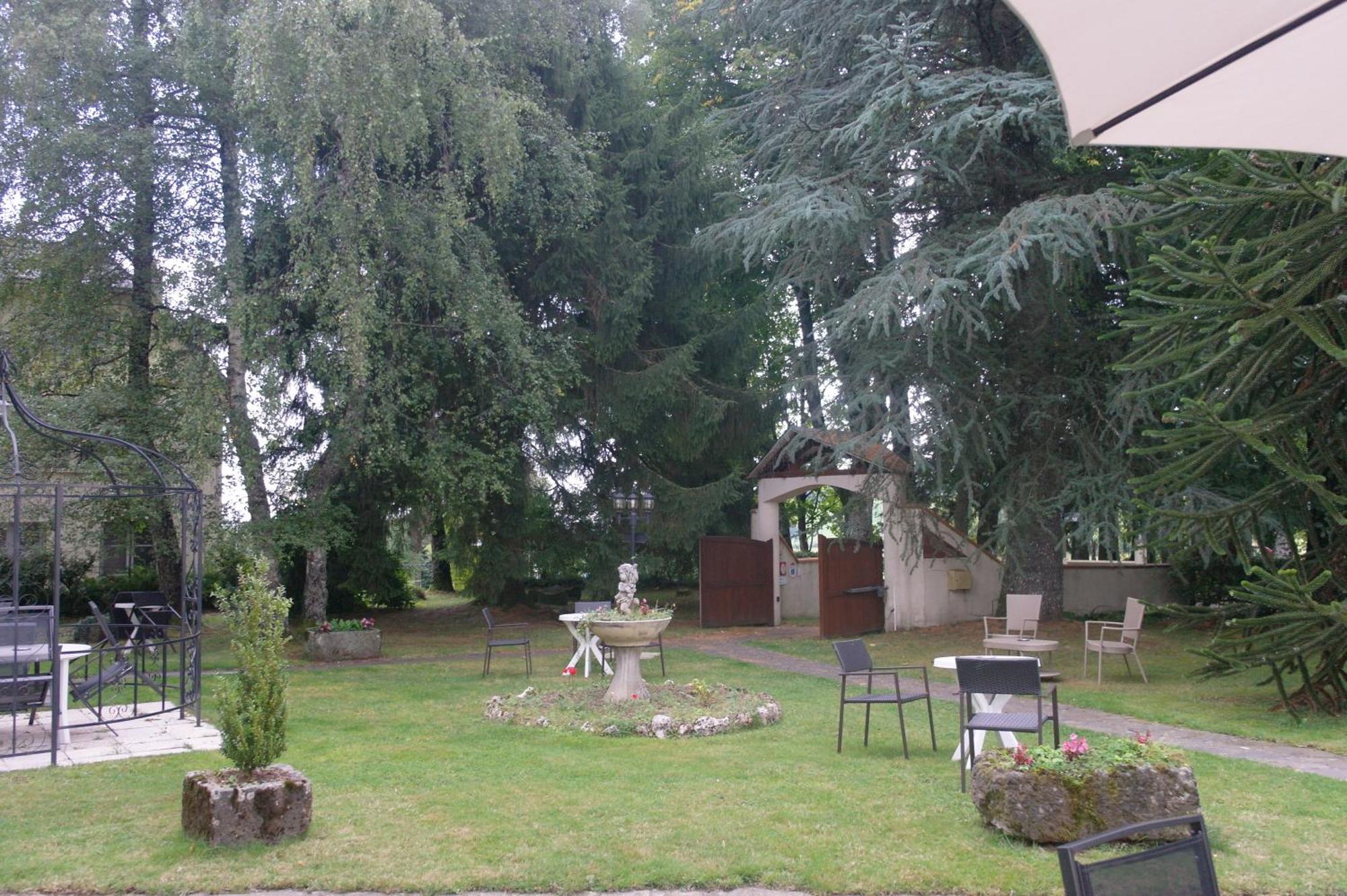 Hostellerie Saint Clement Vic-sur-Cère Exteriér fotografie