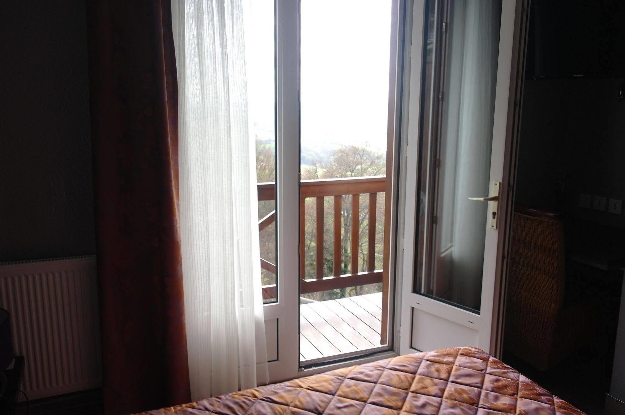 Hostellerie Saint Clement Vic-sur-Cère Exteriér fotografie