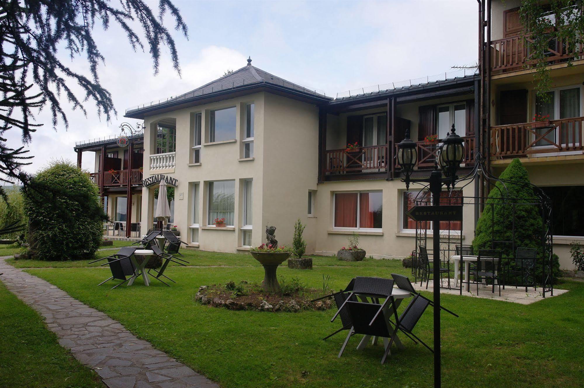 Hostellerie Saint Clement Vic-sur-Cère Exteriér fotografie