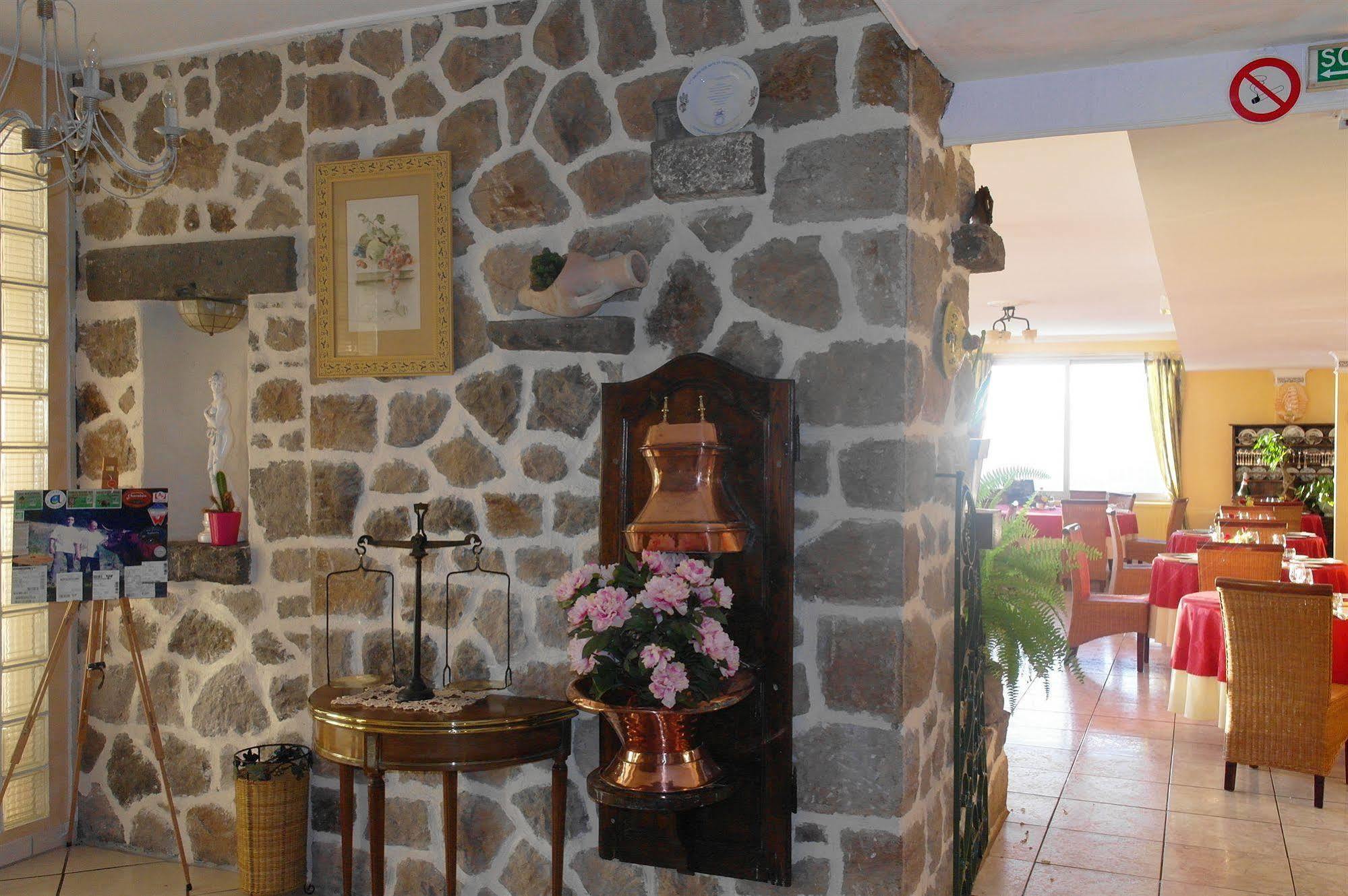 Hostellerie Saint Clement Vic-sur-Cère Exteriér fotografie